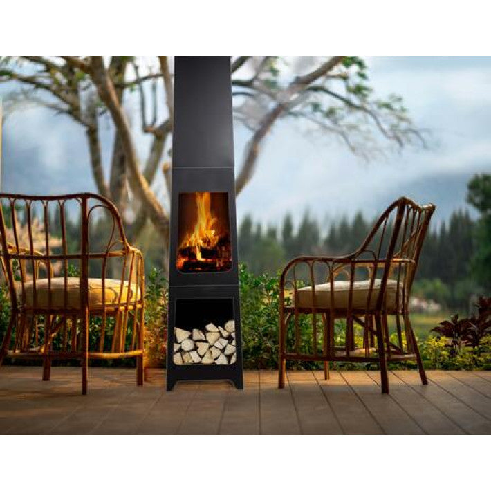 Terrassepejs i Sort Metal med Skorsten – Skab Hygge og Varme i Haven