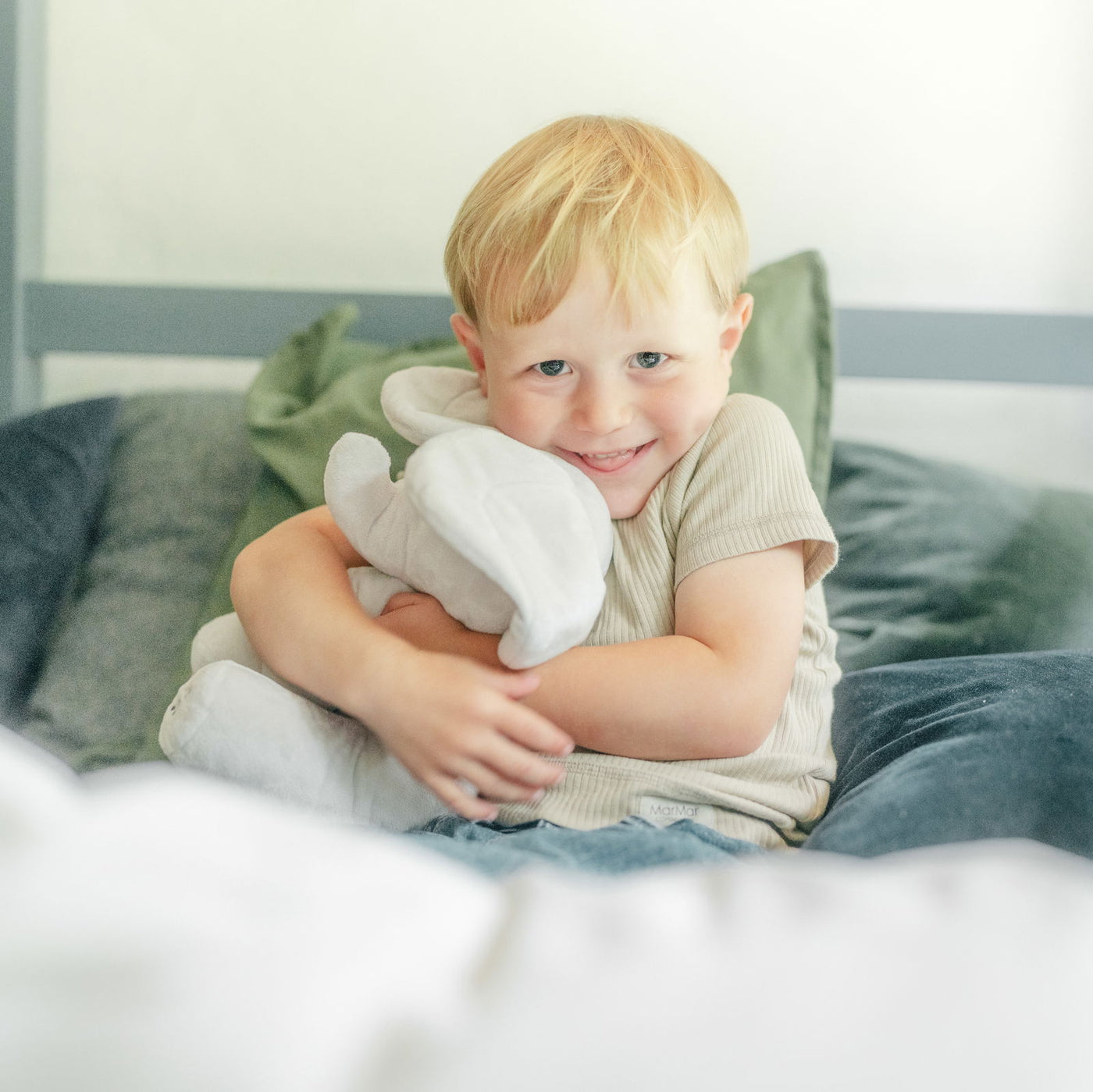 Elefant krammebamse  Musik og Bevægelige Ører – 24 cm